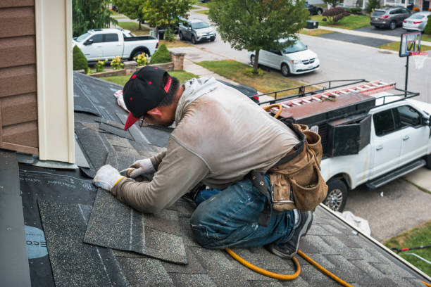 Professional Roofing technician working in Freeland, MI
